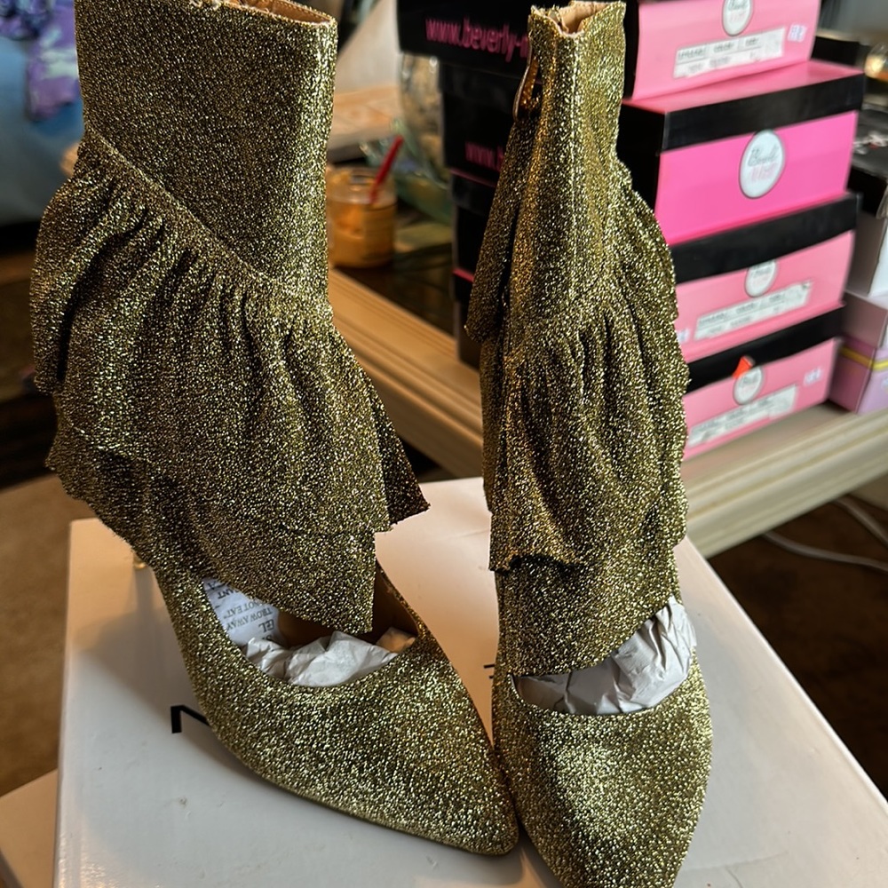 Shoes - Picture 3 of 4